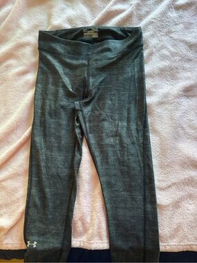 Women’s Gray Performance Capri Leggings